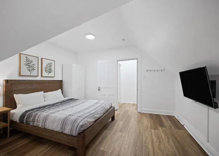 Shadyside, !g Modern And Bright Private Bedroom With Shared Bathroom Homestay *