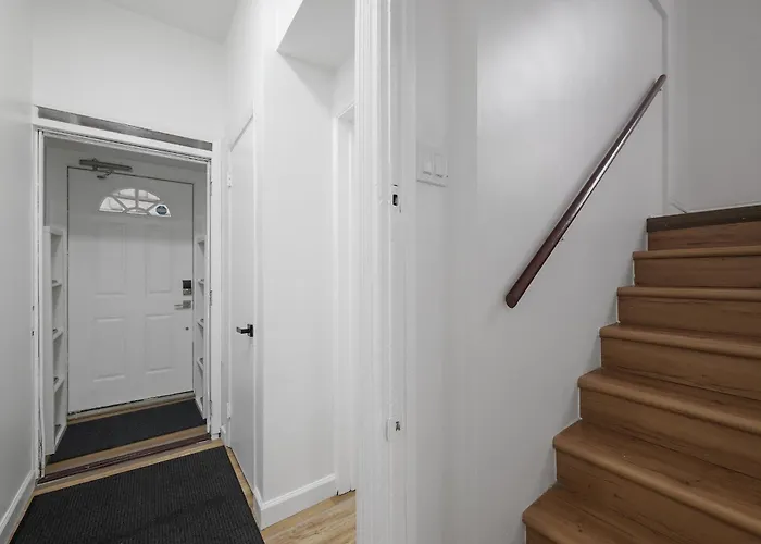 Homestay Shadyside, !g Modern And Bright Private Bedroom With Shared Bathroom Pittsburgh